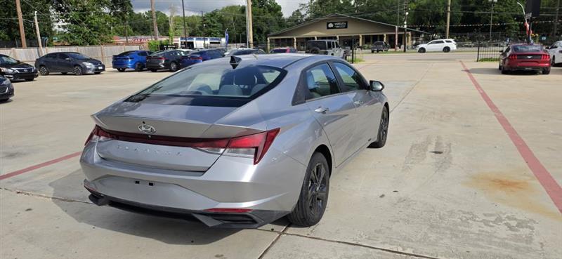 Hyundai Elantra SEL 2022