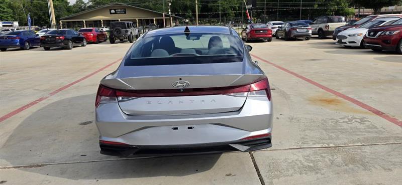 Hyundai Elantra SEL 2022