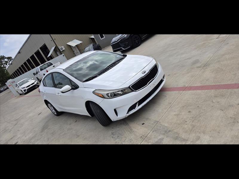 2017 Kia Forte LX 6A