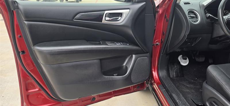 Nissan Pathfinder SV 2WD 2018