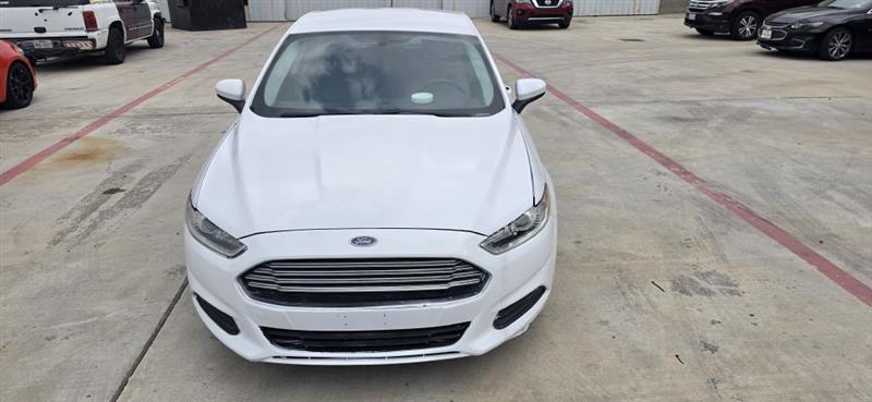 Ford Fusion S 2016