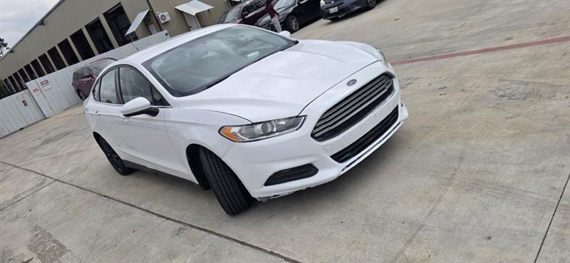 Ford Fusion S 2016