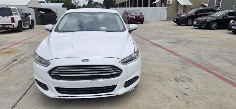 Ford Fusion S 2016