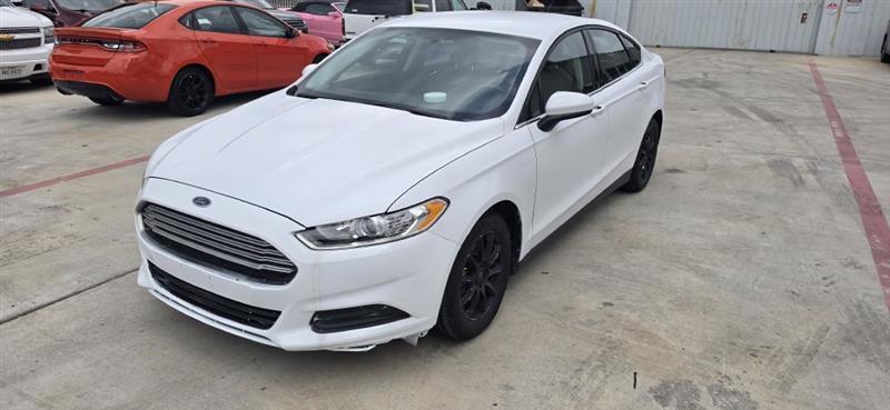 Ford Fusion S 2016