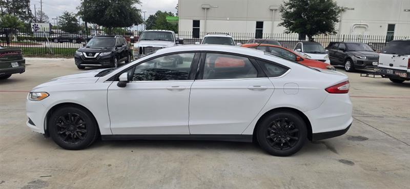Ford Fusion S 2016