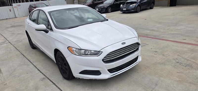 Ford Fusion S 2016