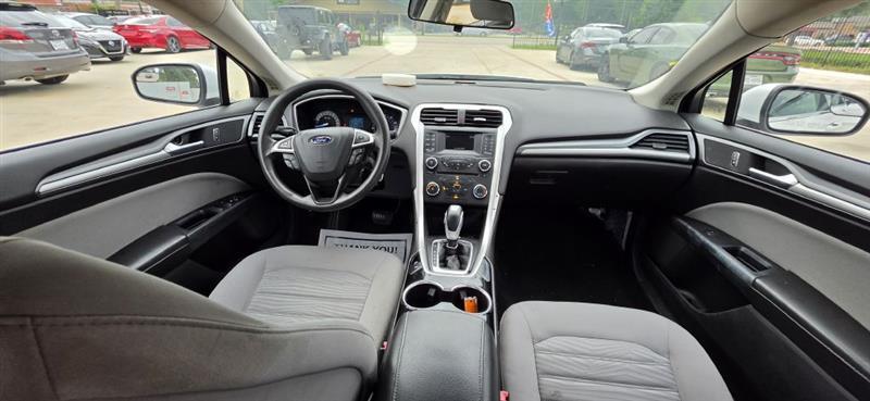 Ford Fusion S 2016