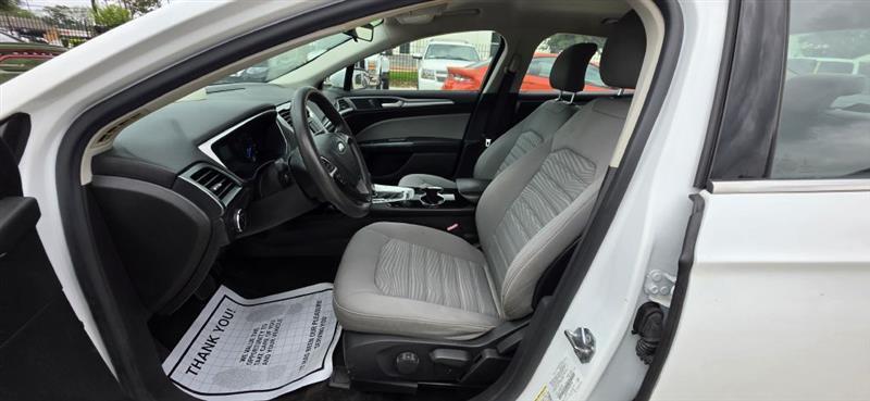 Ford Fusion S 2016