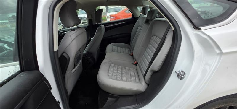 Ford Fusion S 2016