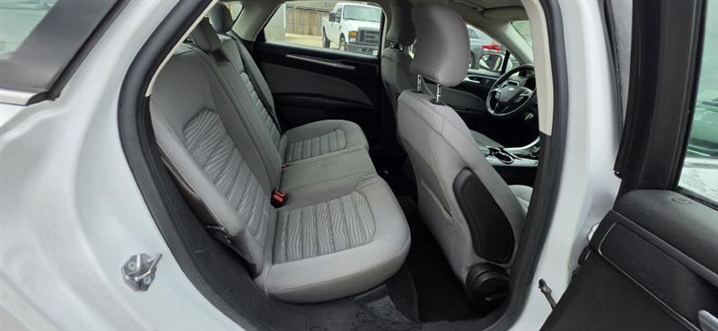 Ford Fusion S 2016