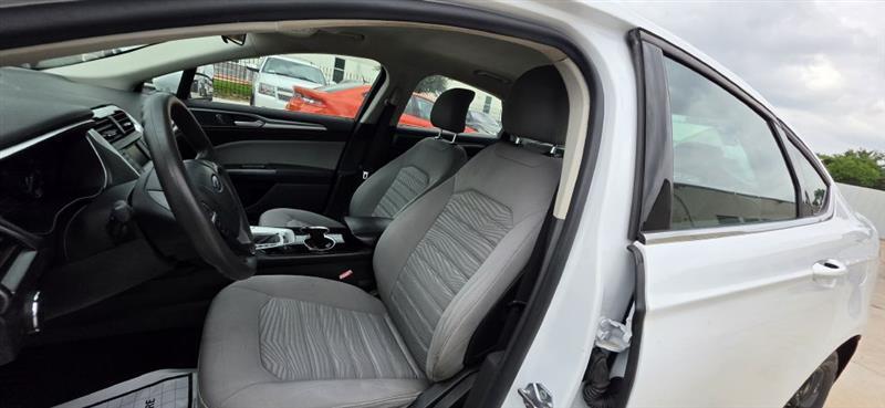 Ford Fusion S 2016