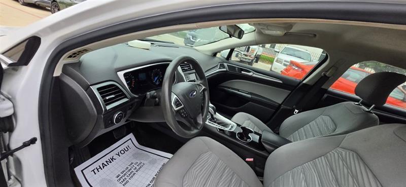 Ford Fusion S 2016