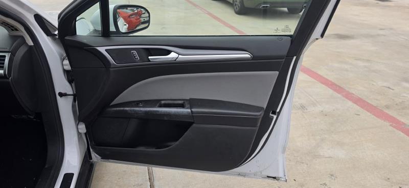 Ford Fusion S 2016