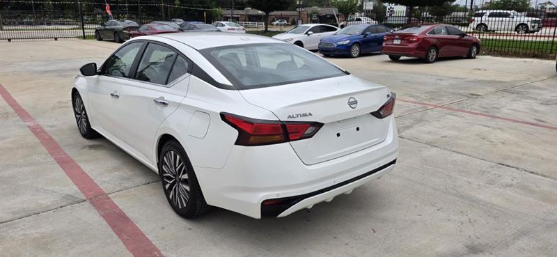 Nissan Altima 2.5 SV 2024