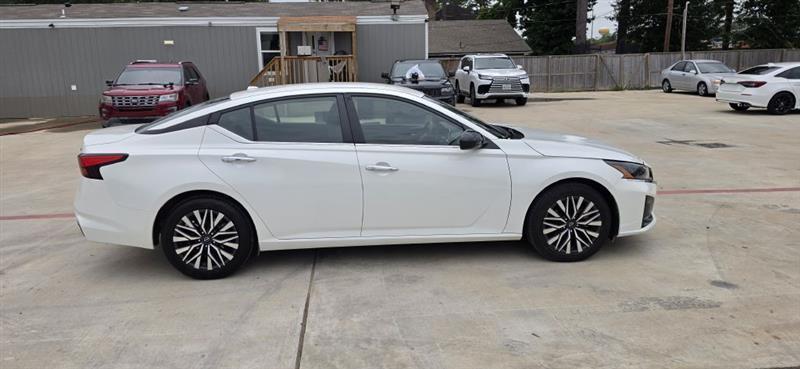Nissan Altima 2.5 SV 2024