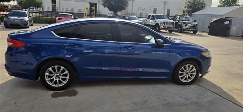 Ford Fusion S 2017