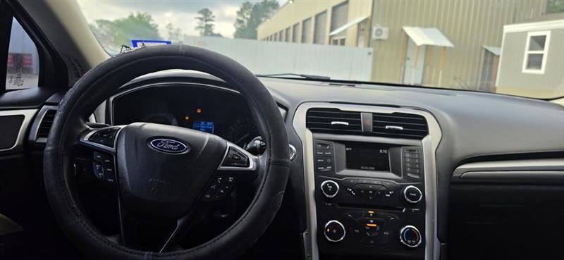 Ford Fusion S 2017