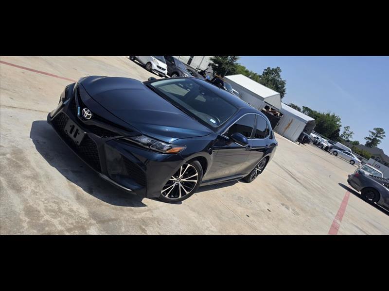 Toyota Camry SE 2020