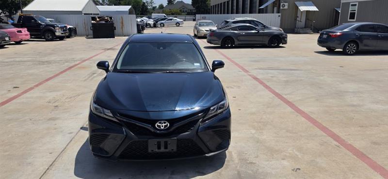 Toyota Camry SE 2020