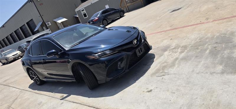 Toyota Camry SE 2020