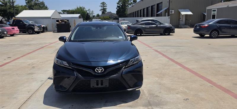 Toyota Camry SE 2020