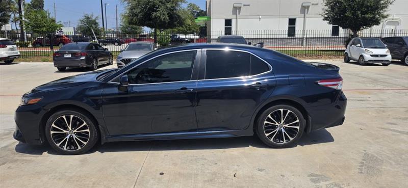 Toyota Camry SE 2020