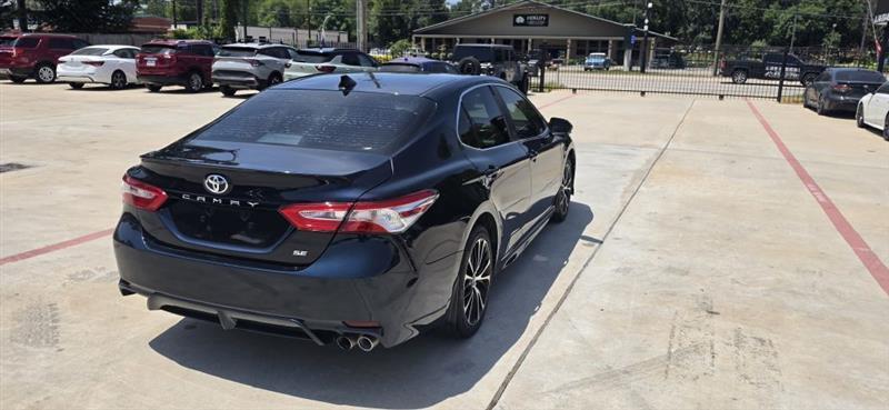 Toyota Camry SE 2020