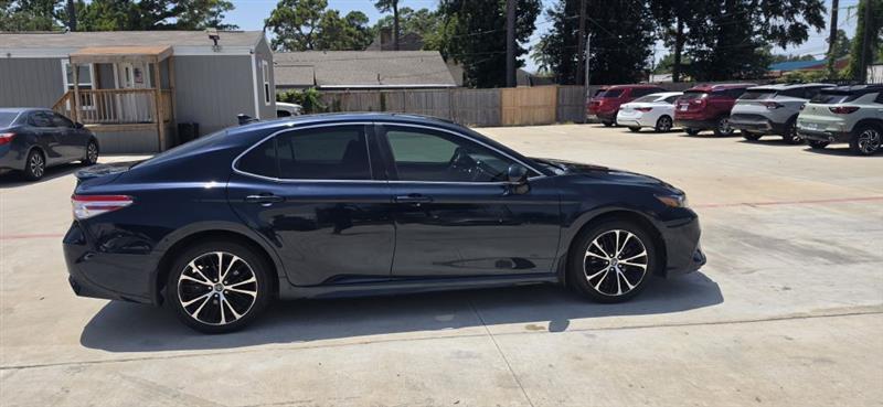 Toyota Camry SE 2020
