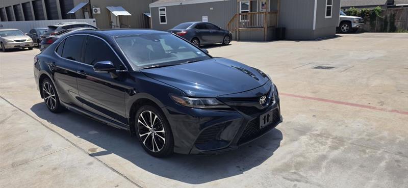 Toyota Camry SE 2020