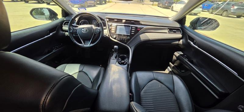 Toyota Camry SE 2020
