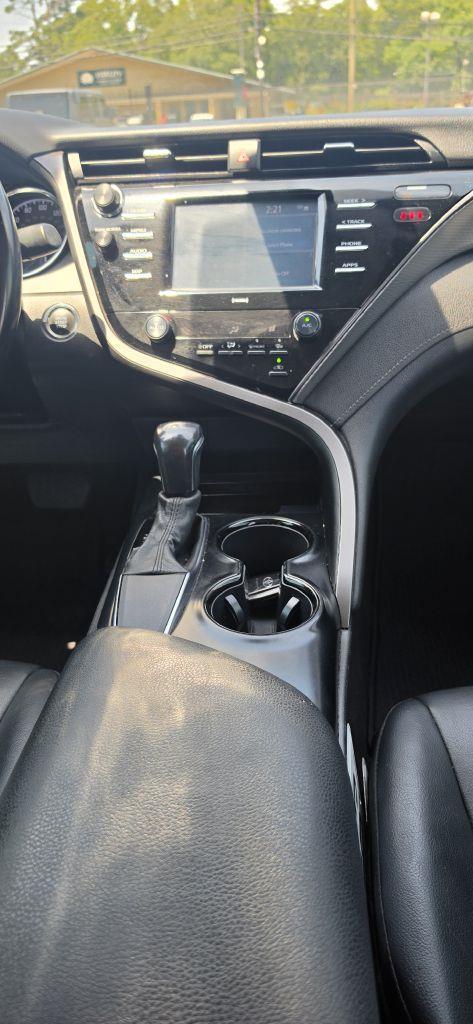 Toyota Camry SE 2020