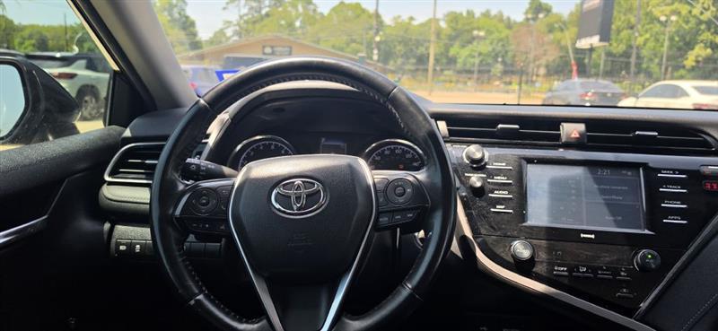 Toyota Camry SE 2020