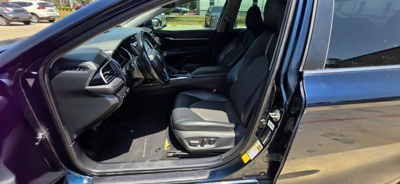 Toyota Camry SE 2020
