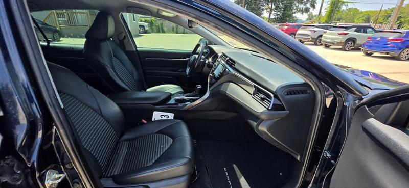 Toyota Camry SE 2020