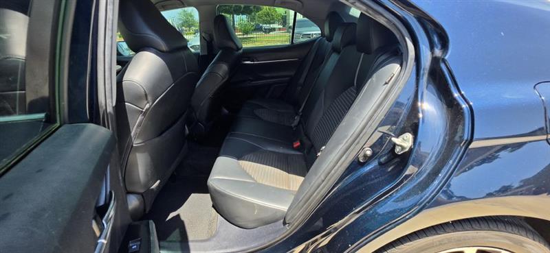 Toyota Camry SE 2020