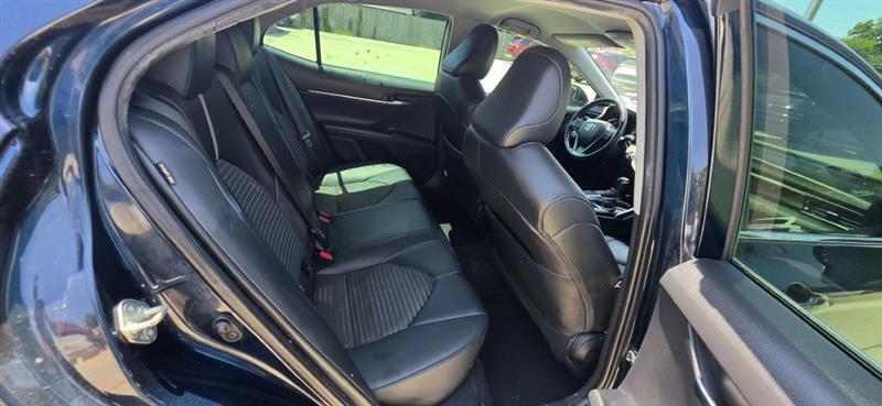 Toyota Camry SE 2020