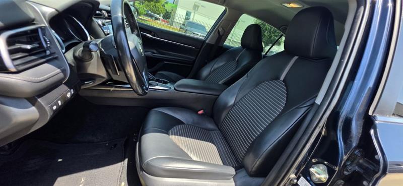 Toyota Camry SE 2020