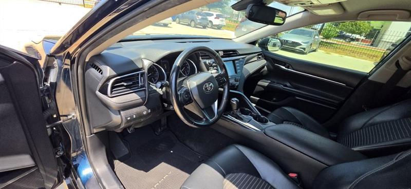 Toyota Camry SE 2020