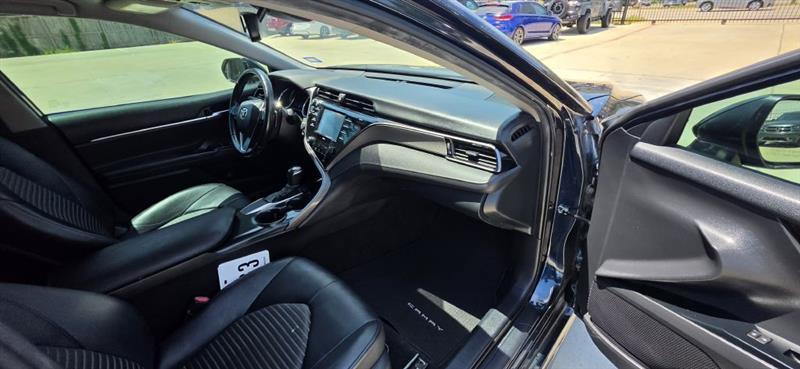 Toyota Camry SE 2020