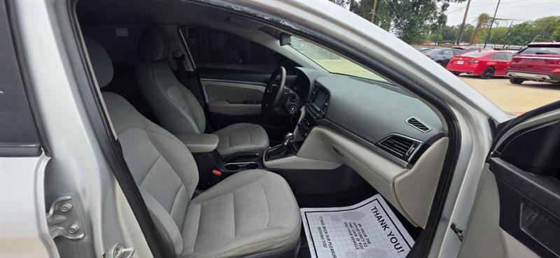 Hyundai Elantra Value Edition 6A 2017