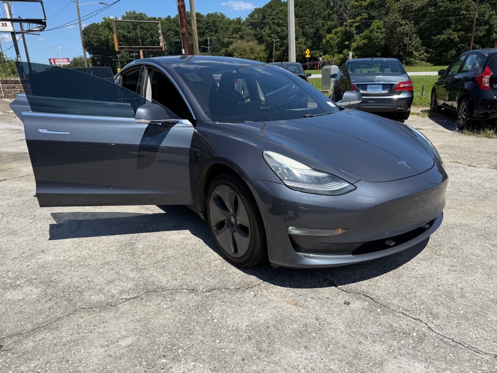 2019 Tesla Model 3 Mid Range's photo