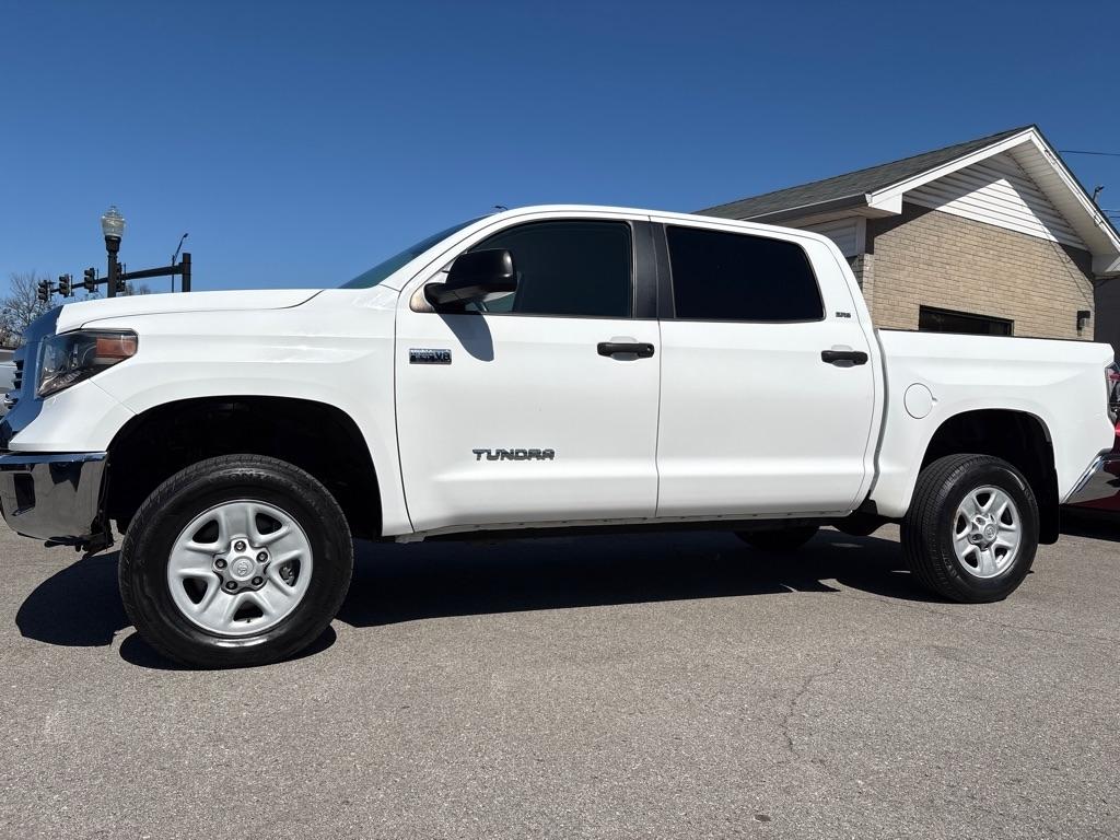 Toyota Tundra 4WD Truck CrewMax 5.7L V8 6-Spd AT SR5 (Natl) 2016