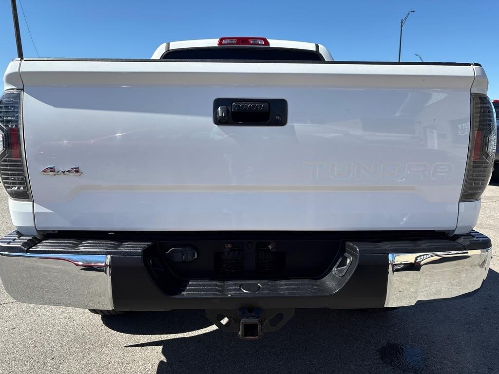 Toyota Tundra 4WD Truck CrewMax 5.7L V8 6-Spd AT SR5 (Natl) 2016