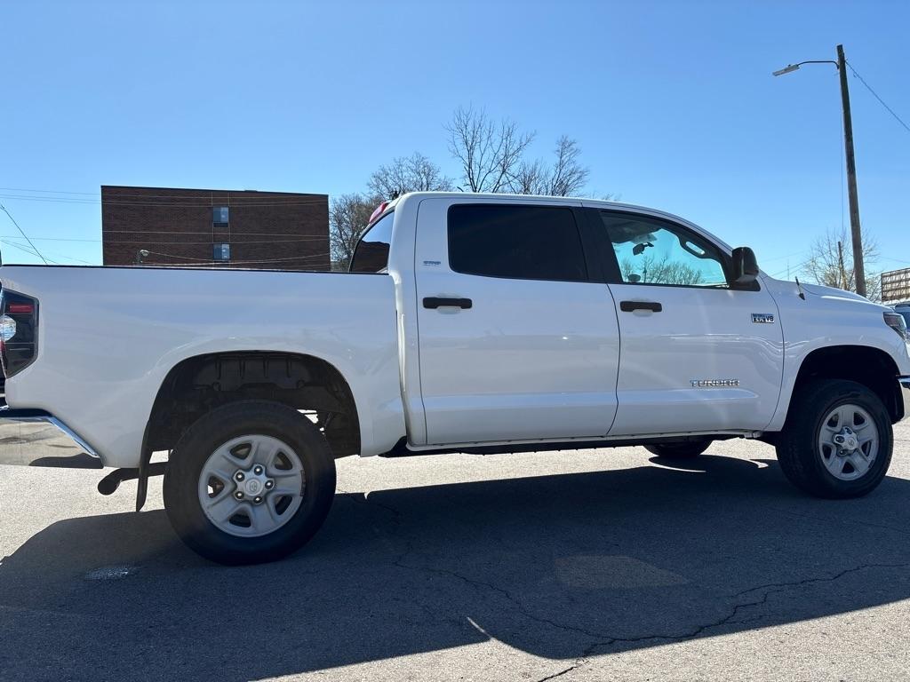 Toyota Tundra 4WD Truck CrewMax 5.7L V8 6-Spd AT SR5 (Natl) 2016