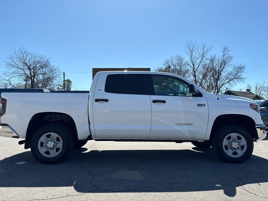 Toyota Tundra 4WD Truck CrewMax 5.7L V8 6-Spd AT SR5 (Natl) 2016