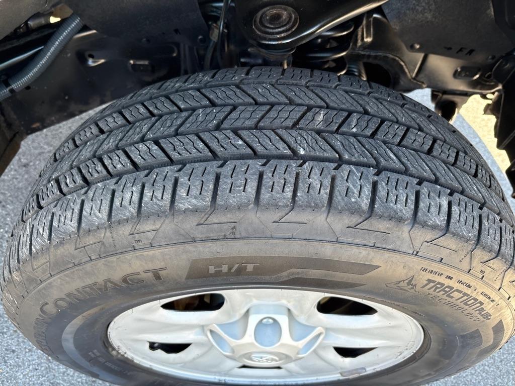 Toyota Tundra 4WD Truck CrewMax 5.7L V8 6-Spd AT SR5 (Natl) 2016