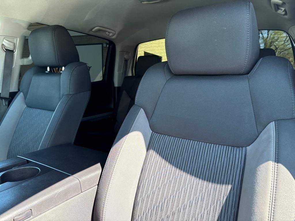 Toyota Tundra 4WD Truck CrewMax 5.7L V8 6-Spd AT SR5 (Natl) 2016