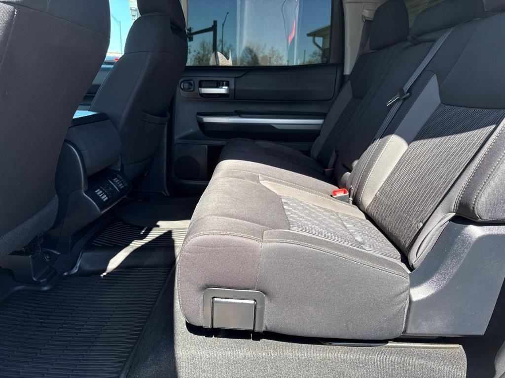 Toyota Tundra 4WD Truck CrewMax 5.7L V8 6-Spd AT SR5 (Natl) 2016