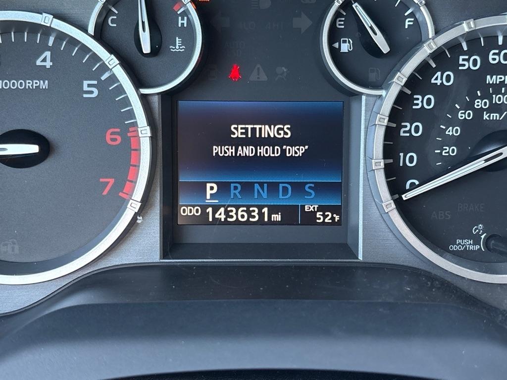 Toyota Tundra 4WD Truck CrewMax 5.7L V8 6-Spd AT SR5 (Natl) 2016