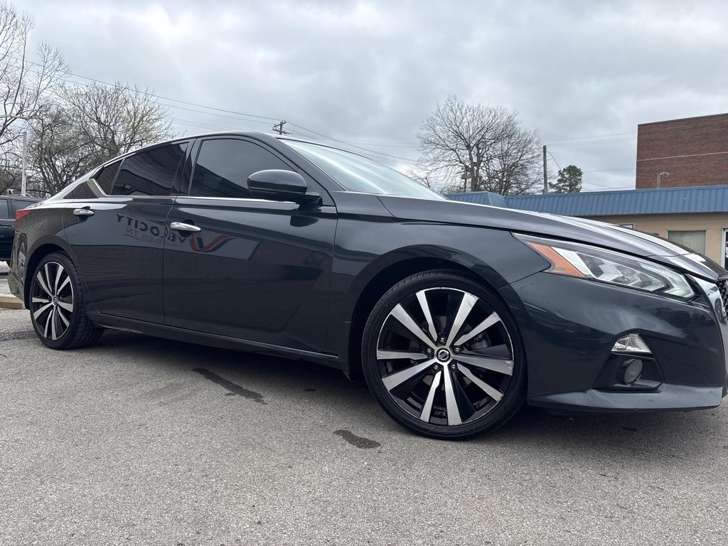 Nissan Altima 2.0 Platinum Sedan 2020